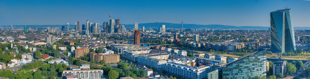 广角无人机拍摄的日出德国城市法兰克福全景图图片下载