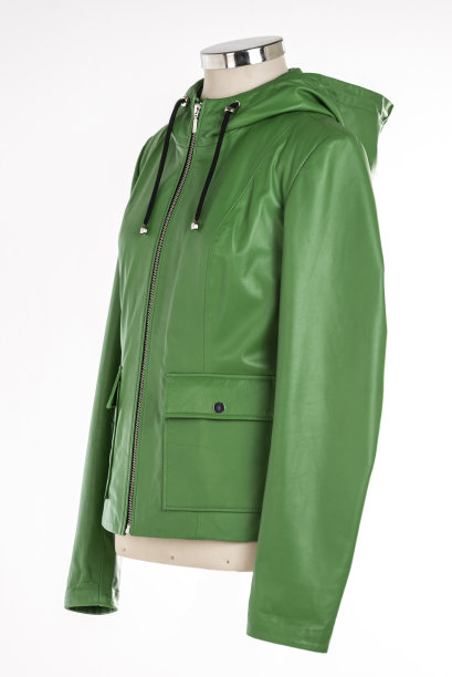 皮夹克孤立在白色背景。图片下载