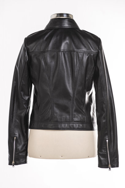 皮夹克孤立在白色背景。图片下载