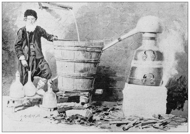 古色古香的形象:保加利亚的玫瑰蒸馏图片下载