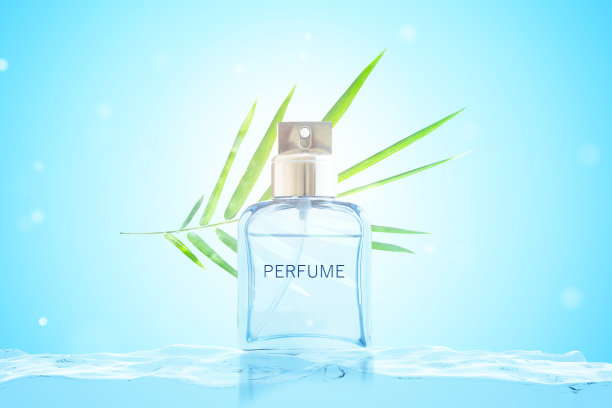 香水玻璃瓶广告水上三维渲染图片下载