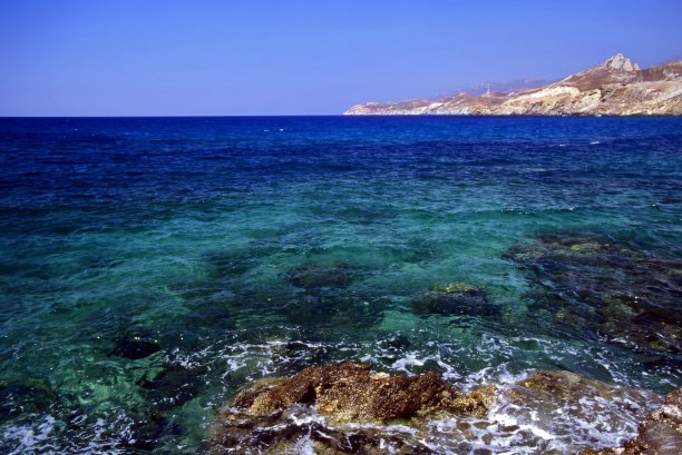 背景是海和山的景色图片下载