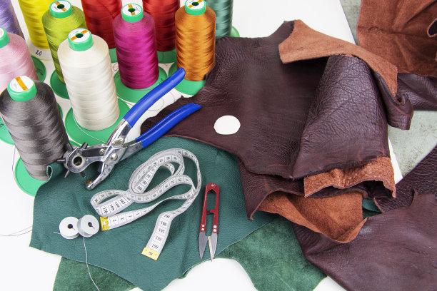 一块皮革，剪刀，针，粉笔，图片下载