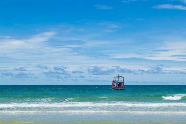 渔船在海上。图片下载