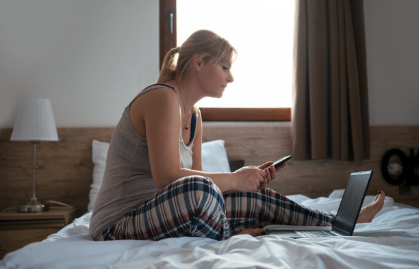 早上在家工作图片下载