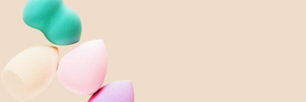 彩妆粉扑用于色调霜，粉底，遮瑕膏。前看来,宏。图片下载