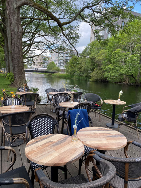 丹麦西尔克堡的河岸咖啡馆图片下载