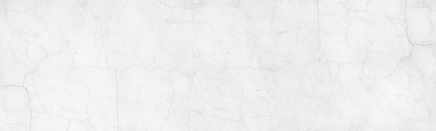 白色旧裂缝混凝土墙宽全景纹理。白色粉刷灰泥表面有薄裂缝。浅灰色抽象垃圾背景图片下载