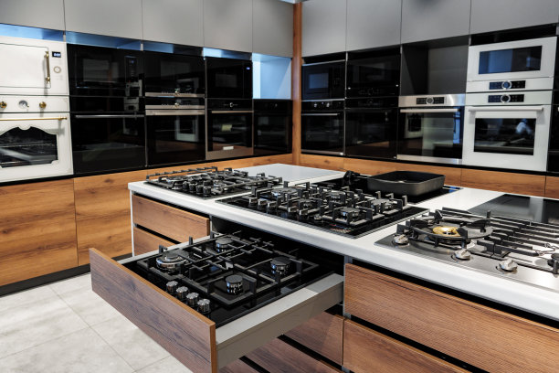 商店里陈列的现代炉灶图片下载