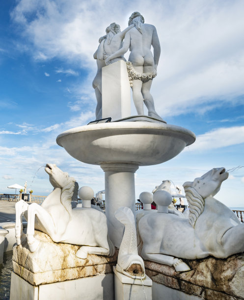 菲律宾宿务市，利亚神庙外的喷泉和雕像。图片下载