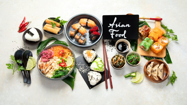 浅色背景下的日式食品分类。图片下载