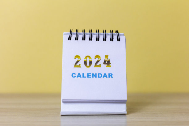 桌面上的新年日历是2024年。图片下载