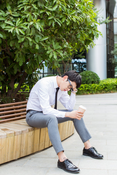 年轻人是白领图片下载