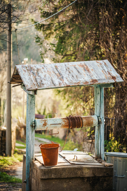 古水井一绳一桶图片下载