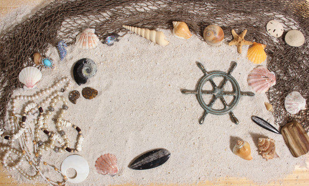 以沙滩为背景的渔网和贝壳船长轮图片下载