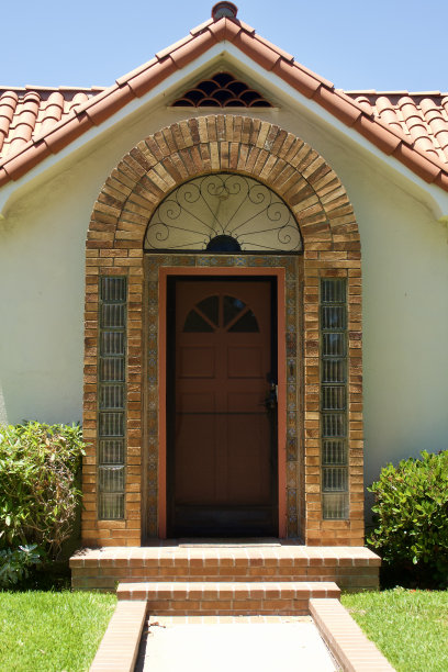 独特的木质前门与砖的细节图片下载