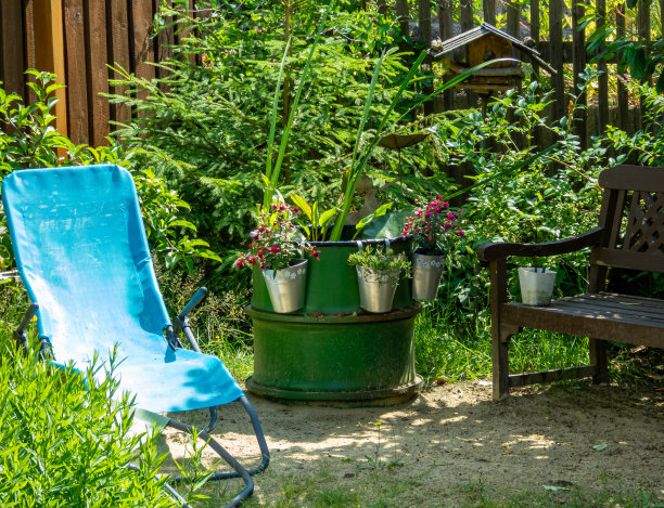 在家里的花园里放松一下图片下载