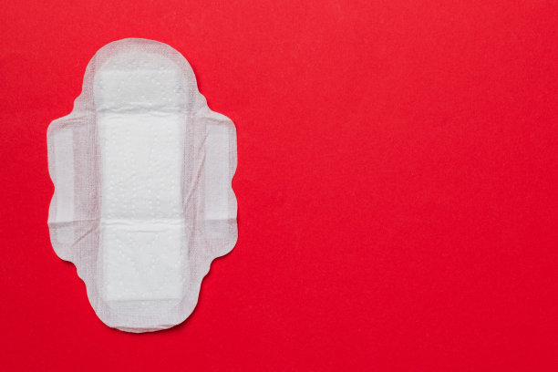 彩色背景的女性卫生用品或卫生巾。柔和的颜色。特写镜头。文本的空白位置。女性日常卫生图片下载