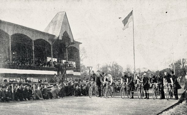 在汉堡艾尔贝克赛道上举行的自行车比赛，比赛开始图片下载
