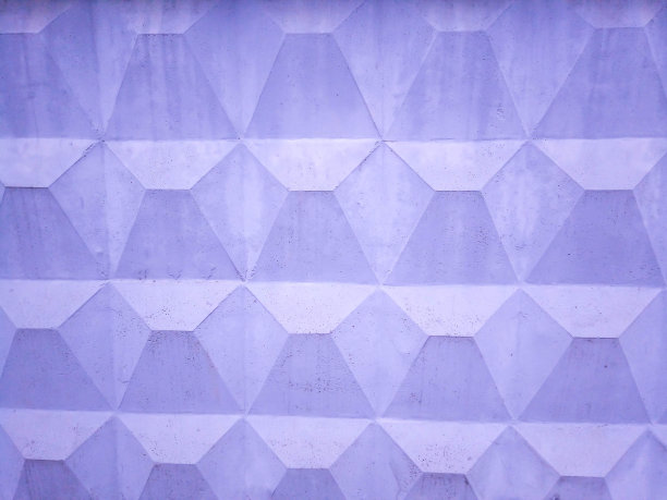 紫色背景的混凝土墙与几何菱形图片下载