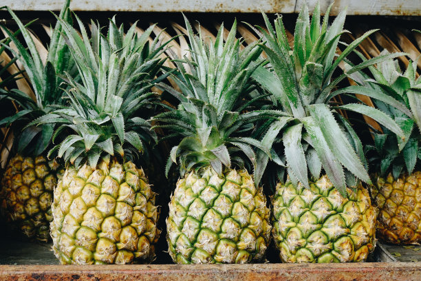 街市出售菠萝水果图片下载