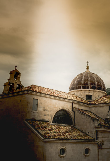 克罗地亚杜布罗夫尼克老城区的圆顶和屋顶图片下载