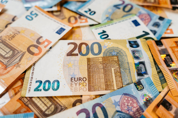 成堆的欧元钞票图片下载