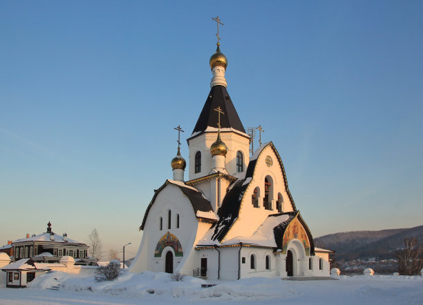 克拉斯诺亚尔斯克的圣母升天修道院。神庙的母亲的神的图标“Tsaritsa”在夕阳的光芒。俄罗斯图片下载