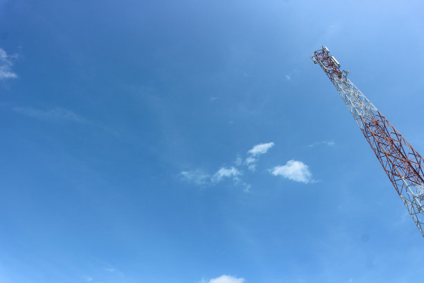 电信塔有蓝天图片下载