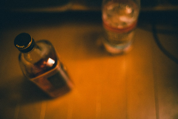 害怕酗酒。图片下载