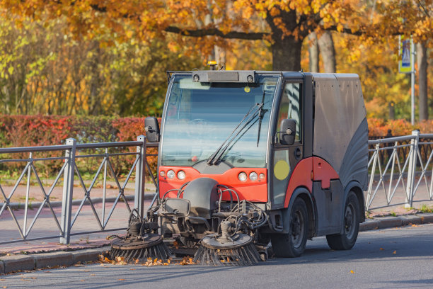 清洁机清洗城市的街道。图片下载