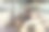 现代办公场所美丽的中年商务女性肖像。看相机图片下载