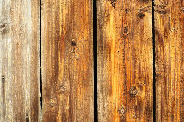 贴近自然纹理的木材。空白木模板板可用作俯视图产品展示或蒙太奇的背景。高质量的照片。有节的垂直棕色板，没有缝隙。图片下载