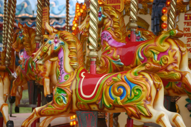 旋转木马的马图片下载