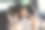 亚洲婴儿学步的女孩坐在汽车座椅，看着窗外。婴儿和婴儿在车上系安全带。安全车。家庭旅游的概念图片下载
