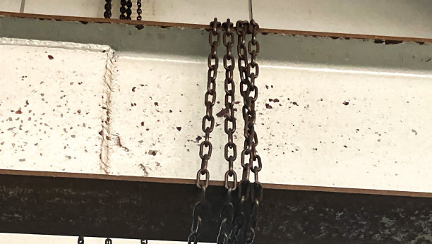 生锈的吊链图片下载