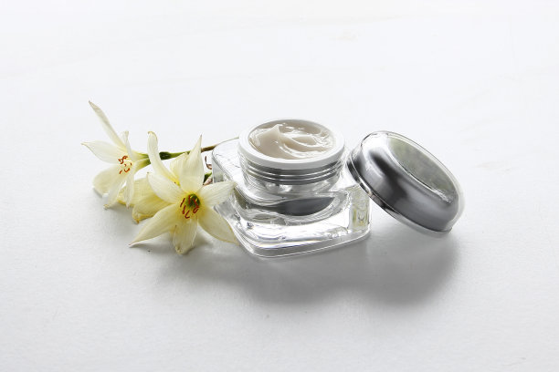 抗衰老年轻化护理化妆霜。图片下载