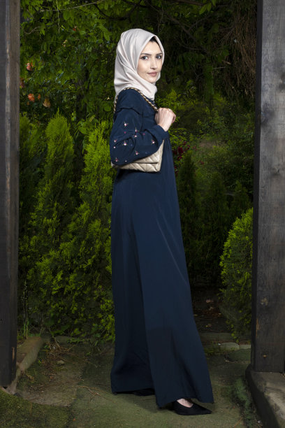 头巾服装时尚拍摄。图片下载