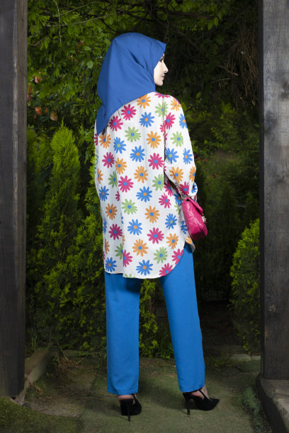 头巾服装时尚拍摄。图片下载