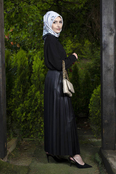 头巾服装时尚拍摄。图片下载