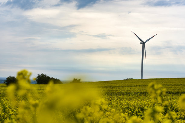 美丽大自然中的风能图片下载