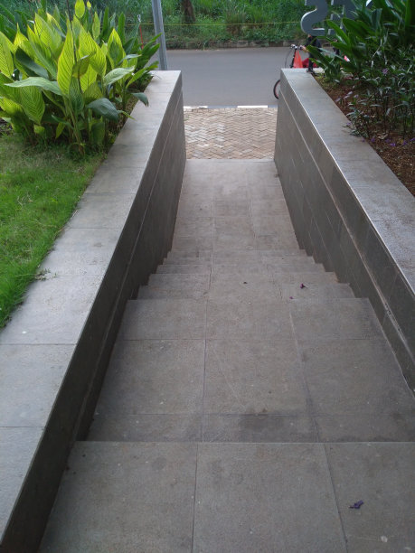 西三楼的出口楼梯图片下载