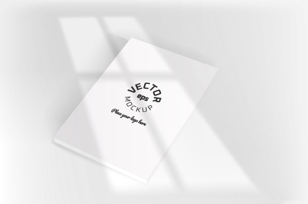 桌子上放着一本白色的书，窗外有灯光图片下载