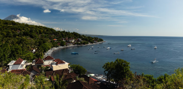 印尼巴厘岛阿米德的杰美鲁克湾观景。图片下载