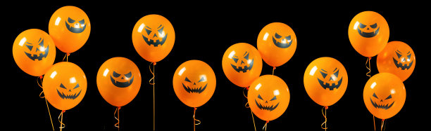 一组孤立在黑色背景上的橙色球。不同的氦气球花束与可怕的笑南瓜脸的平面产品设计。万圣节产品的设计元素集。图片下载