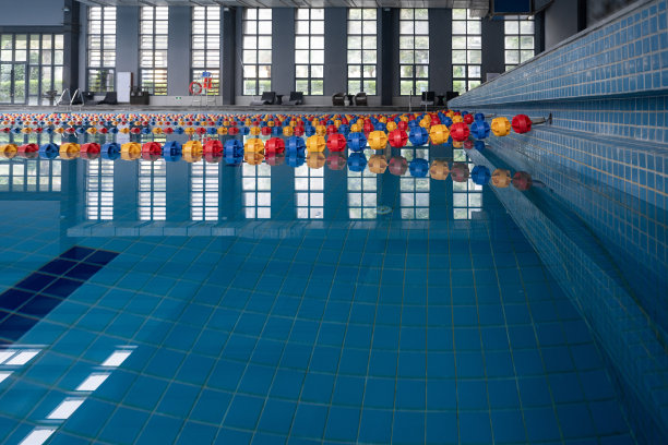 温泉度假酒店的游泳池图片下载