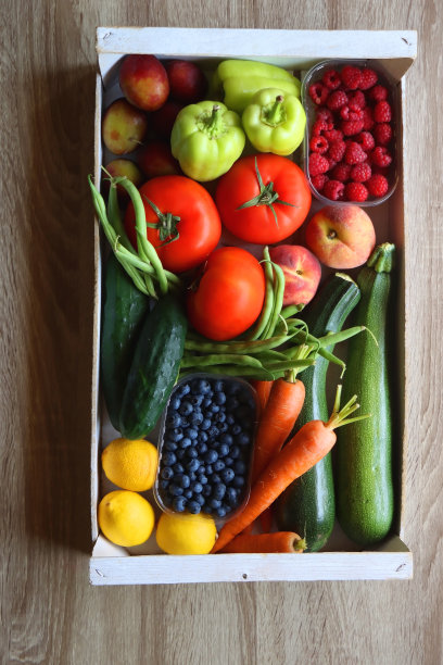 装有水果和蔬菜的板条箱图片下载
