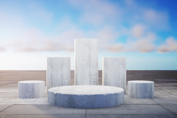 水泥平台为您的产品设计。蓝天白云的混凝土基座。一个空的、轻的模板，用于设计的背面。您的设计背景。美好的一天。3 d渲染。图片下载
