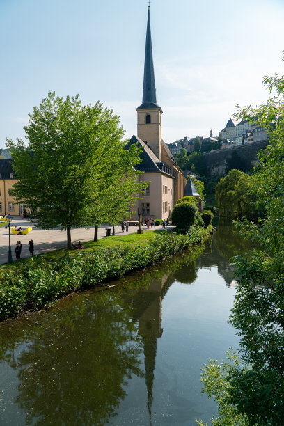 阿尔泽特河旁的诺伊姆斯特修道院图片下载