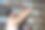 穿着运动服的女子坐在图书馆大厅的垫子上做瑜伽姿势。图片下载
